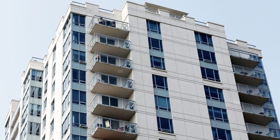 Invasoes-criminosas-deixam-condominios-em-estado-de-alerta.-Veja-como-aumentar-a-seguranca